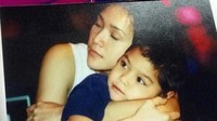 Ia mengunggah momen kebersamaan dengan Maia Estianty dan Ahmad Dhani. Baru sekarang aku mulai mengerti… betapa besar cinta orang tua, betapa berat tanggung jawab mereka, dan betapa tulus mereka menjaga tanpa banyak kata. Semoga aku bisa meneruskan kasih yang dulu kuterima, menjadi tempat pulang, pelindung, dan cinta pertama bagi anakku nanti, bebernya. Foto: dok instagram Al Ghazali