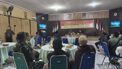 Masyarakat Pegayaman melakukan audiensi di Kodim 1609 Buleleng, Minggu (19/4/2026).