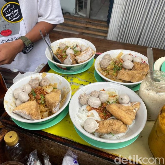 Murah Meriah! Jajan Baso Bening si Abah di Suryakencana Bogor