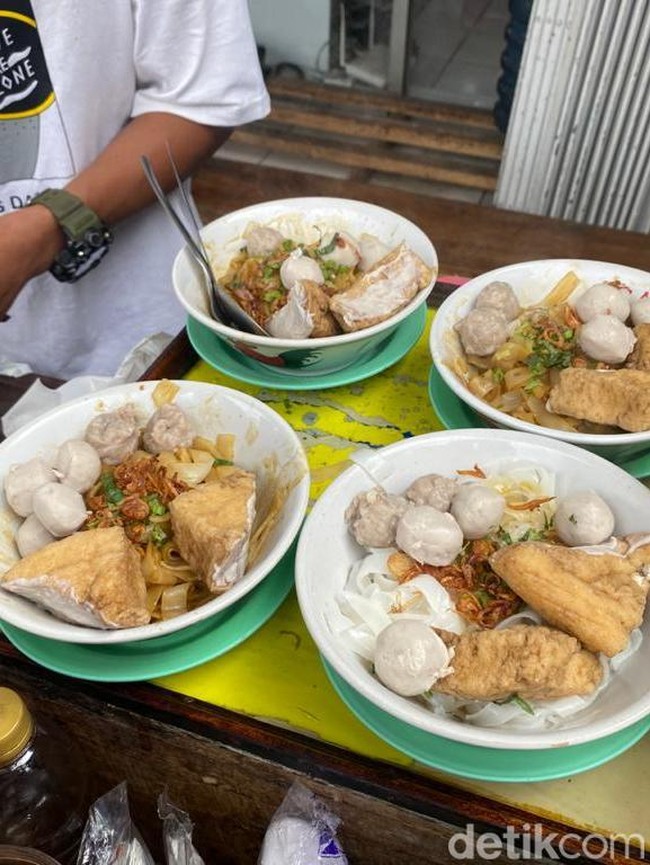 Murah Meriah! Jajan Baso Bening si Abah di Suryakencana Bogor