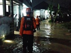Banjir 1 Meter Rendam Puluhan Rumah Imbas 2 Sungai Meluap di Ciomas Bogor