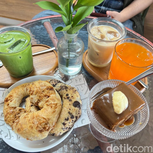 Enak! Cicip Donat Panggang hingga Pempek Mix di Kafe Estetik Jogja