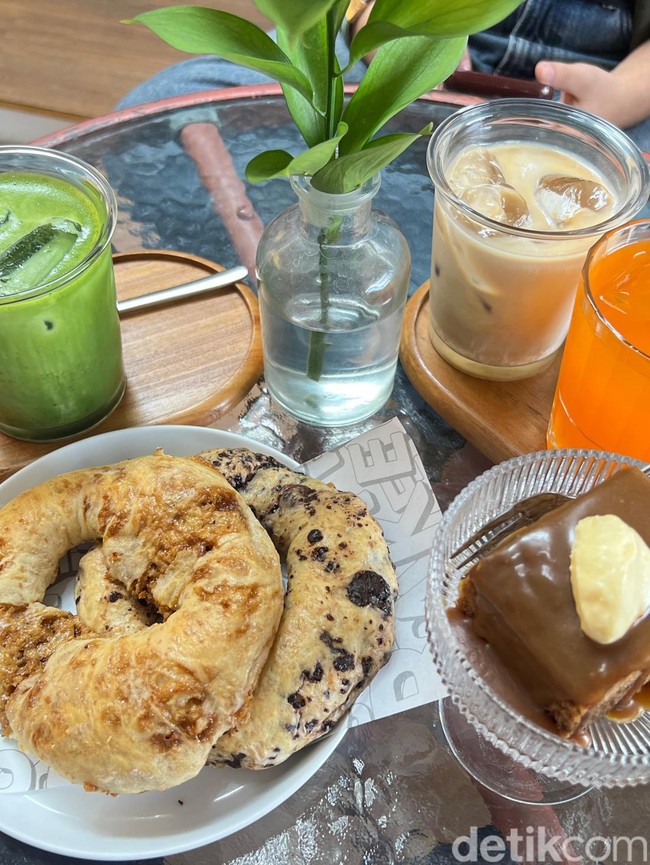 Enak! Cicip Donat Panggang hingga Pempek Mix di Kafe Estetik Jogja