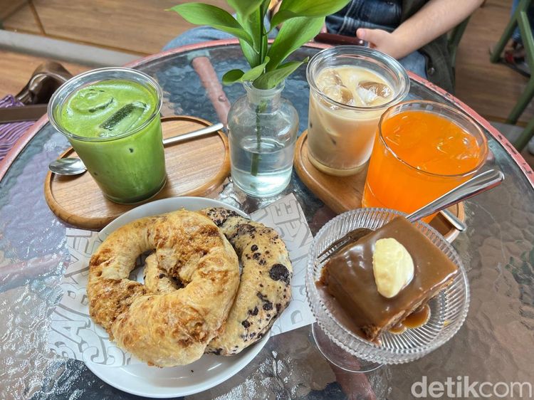 Enak! Cicip Donat Panggang hingga Pempek Mix di Kafe Estetik Jogja