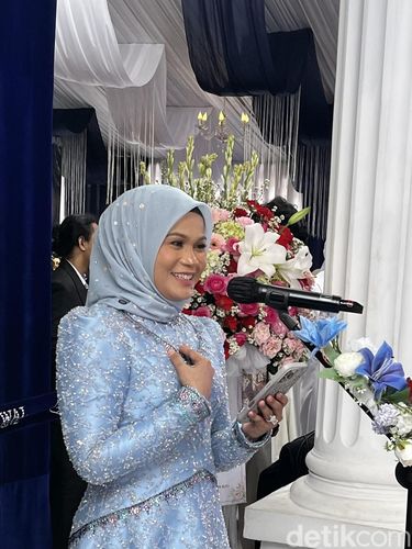 Deretan hijab termahal di dunia karya eksklusif bertabur kristal Swarovski, Bawal Exclusive. Simbol kemewahan dan seni tanpa duplikasi. Deretan hijab termahal di dunia karya eksklusif bertabur kristal Swarovski, Bawal Exclusive. Simbol kemewahan dan seni tanpa duplikasi.