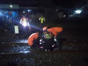 Pejalan Kaki Tewas Tertabrak Kereta Api di Wonokromo