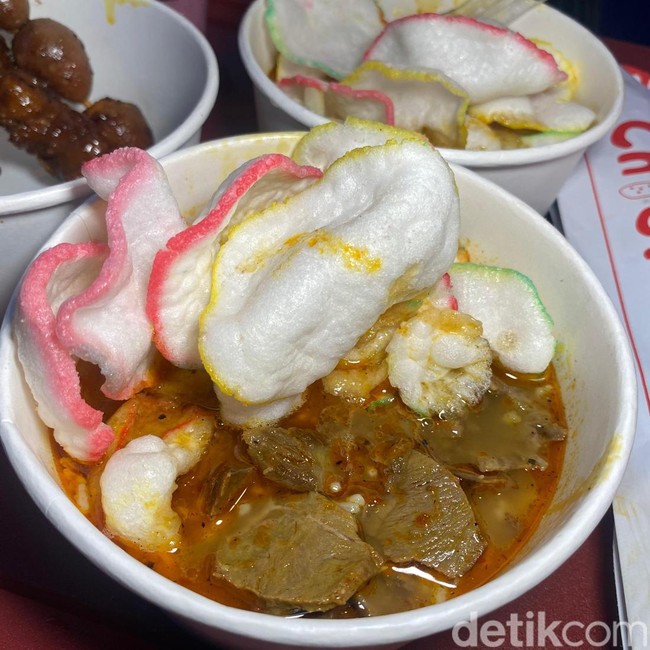 Kenyang! Nasi Gule Rp 20 Ribu Porsi Besar Ada di Taman Bendera Pusaka