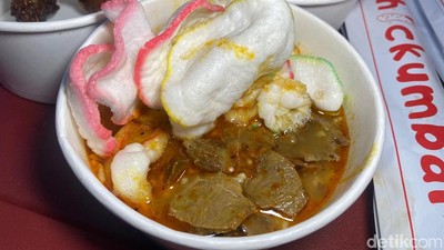 Kenyang! Nasi Gule Rp 20 Ribu Porsi Besar Ada di Taman Bendera Pusaka