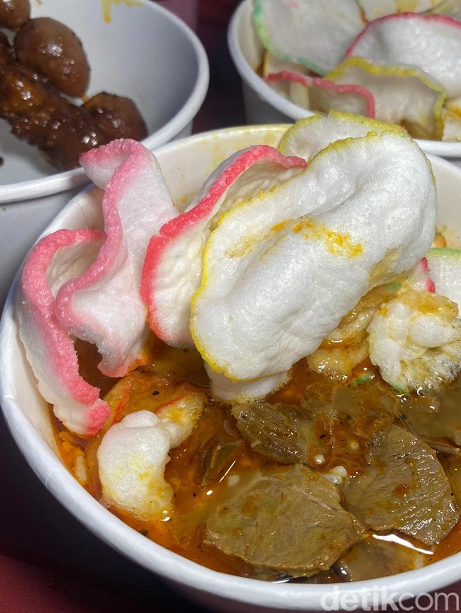 Kenyang! Nasi Gule Rp 20 Ribu Porsi Besar Ada di Taman Bendera Pusaka