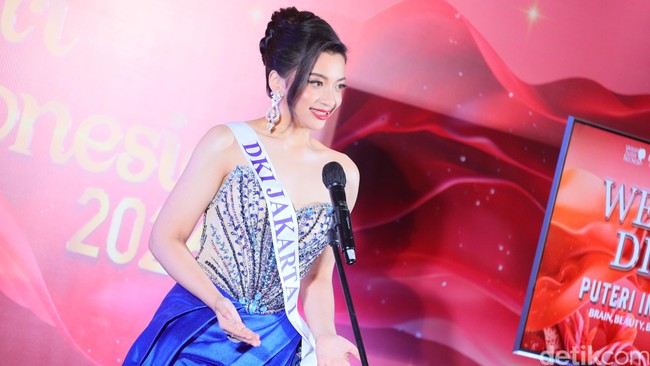 Malam puncak ini dipastikan akan berlangsung meriah dengan kehadiran ratu-ratu dunia, termasuk Miss Supranational 2025, Miss International 2025, Miss Cosmo 2025, dan Miss Charm 2025. Ajang ini diharapkan dapat mengulang kesuksesan tahun-tahun sebelumnya dalam mengirimkan perwakilan Indonesia yang siap bersinar di panggung internasional. Foto: Nasywa Fauziah/DetikFoto.