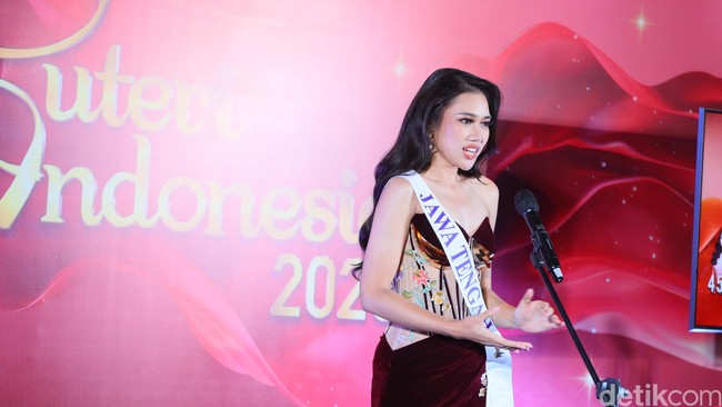 Ketua Dewan Pembina Yayasan Puteri Indonesia, Putri Kus Wisnu Wardani, mengungkapkan antusiasmenya terhadap kualitas para finalis tahun ini yang dinilai sangat mengesankan dan beragam. Tahun ini kualitas peserta semakin meningkat. Belasan peserta sudah lulus S2 dari universitas ternama di Indonesia seperti UI, UNDIP, ITB, hingga perguruan tinggi mancanegara seperti Columbia University, Royal College of Art London, dan Boston University, ungkap Putri Kus Wisnu Wardani saat ditemui di Hutan Kota by Plataran, Jakarta pada akhir pekan kemarin. Foto: Nasywa Fauziah/DetikFoto.