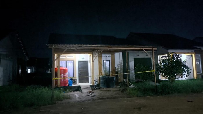 Garis polisi di sebuah rumah Ketapang, ditemukan perempuan hamil meninggal. (Istimewa)
