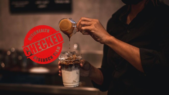 Tren kopi susu gula aren beberapa tahun terakhir ikut membentuk persepsi bahwa gula aren adalah pilihan yang lebih sehat dibanding gula pasir. Banyak orang merasa lebih aman mengonsumsinya, bahkan cenderung tidak sadar bahwa jumlah yang dikonsu