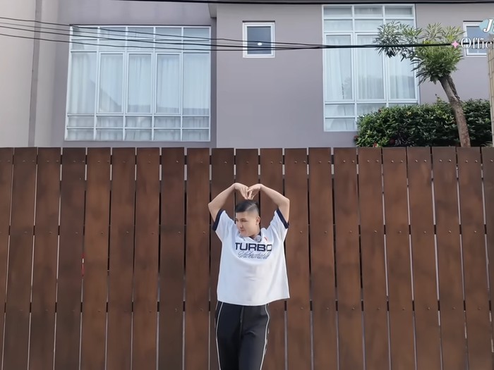 Jirayut punya rumah baru.