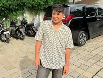 Jirayut Ungkap Alasan Tangan Tak Bisa Diam Saat Ngobrol