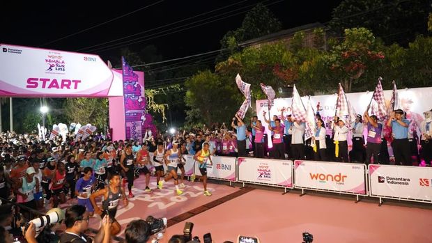 Kapolri Jenderal Pol Listyo Sigit Prabowo bersama Ketua Umum Bhayangkari Ny Juliati Sigit Prabowo resmi melepas ribuan peserta Kemala Run 2026 di Gianyar, Bali (dok istimewa)