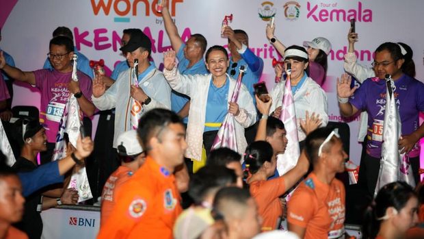 Kapolri Jenderal Pol Listyo Sigit Prabowo bersama Ketua Umum Bhayangkari Ny Juliati Sigit Prabowo resmi melepas ribuan peserta Kemala Run 2026 di Gianyar, Bali (dok istimewa)