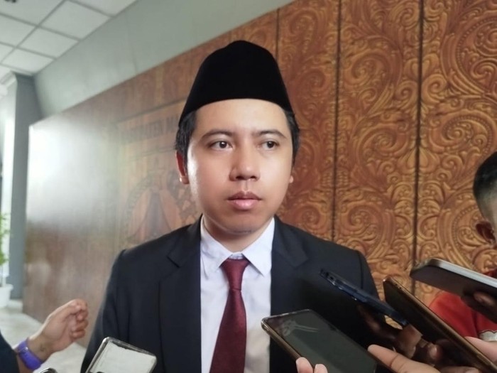 Kepala Dinas Lingkungan Hidup Ahmad Dzukfikar dan saat pelantikan