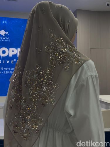 Koleksi Bawal Exclusive yang bertajuk Limited Black Label 149, dijual dengan harga Rp 238,9 Juta. Koleksi Bawal Exclusive yang bertajuk Limited Black Label 149, dijual dengan harga Rp 238,9 Juta.