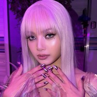 Penampilan Lisa BLACKPINK membuat penggemar pangling sekaligus terpana. Tak sedikit yang menyebut paras cantiknya unreal bak AI. Foto: Instagram