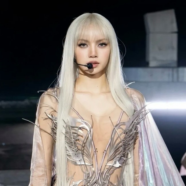 Lisa BLACKPINK Tampil di Coachella 2026 Bareng Anyma, Cantiknya Unreal Bak AI