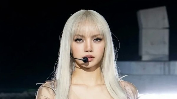 Lisa BLACKPINK Tampil di Coachella 2026 Bareng Anyma, Cantiknya Unreal Bak AI
