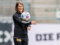 Marie-Louise Eta Ukir Sejarah, Pelatih Perempuan Pertama di Bundesliga
