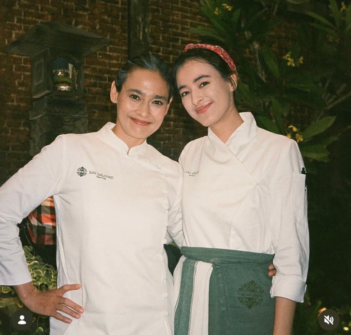 Mawar Eva Tampil Jadi Chef, Pesonanya di Dapur Bikin Salfok!