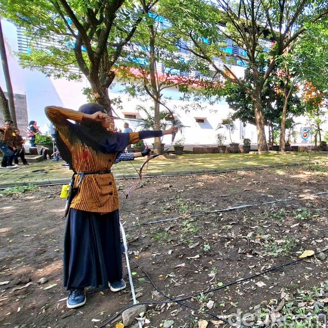 Surjan dan Kebaya di Arena Panah, Gladen Alit Meriahkan Hari Jadi Nganjuk