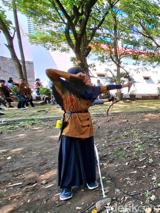 Surjan dan Kebaya di Arena Panah, Gladen Alit Meriahkan Hari Jadi Nganjuk