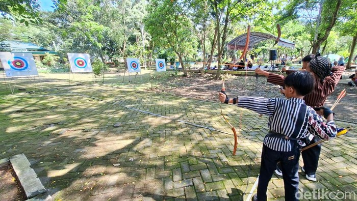 Melihat Lomba Panahan Tradisional di Nganjuk