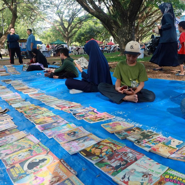 Membaca di Alam Terbuka, Cara Seru Bangun Literasi