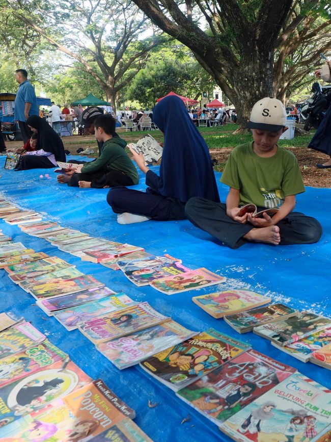 Membaca di Alam Terbuka, Cara Seru Bangun Literasi