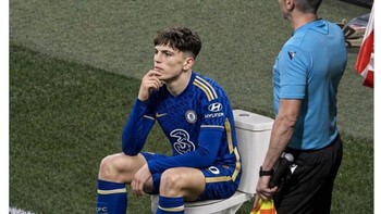 Pemain asal Argentina itu tidak berhasil menjaga pemain MU, bahkan justru berkontribusi gol semata wayang MU di pertandingan tersebut. Foto: Screenshot X