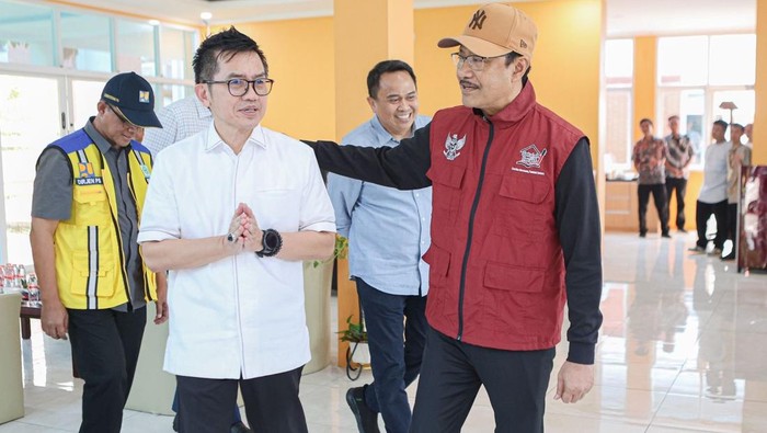 Menteri Sosial Saifullah Yusuf