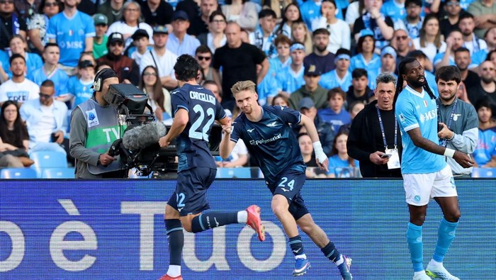 Lazio menang 2-0 di kandang Napoli.