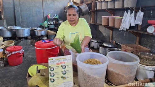 Suasana dapur D’rice Nasi Puyung yang ada di Jalan Sunan Giri Raya, Jempong Baru, Sekarbela, Kota Mataram, Minggu (19/4/2026) sore.