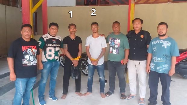 Nus Kei Polisi menangkap pria berinisial HR (28) dan FU (36) yang menikam Ketua DPD II Partai Golkar Maluku Tenggara, Agrapinus Rumatora alias Nus Kei