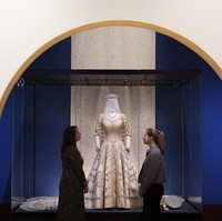 Pameran Terbesar Baju Ratu Elizabeth II, Ada Koleksi yang Belum Terekspos