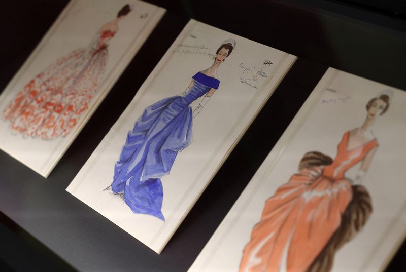 Pameran Terbesar Baju Ratu Elizabeth II, Ada Koleksi yang Belum Terekspos