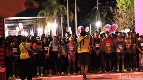Pelepasan peserta Kemala Run 2026 di Jalan Bypass Ida Bagus Mantra, Gianyar, Bali, Minggu (19/4/2026). (Foto: Aryo Mahendro/detikBali)