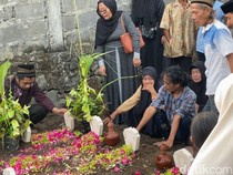 Pilu Bungsu Jadi Sebatang Kara Usai Sekeluarga Tewas Laka Probolinggo