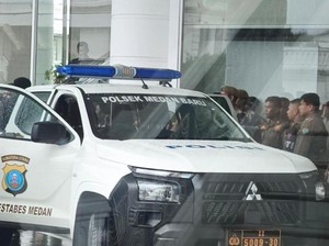 Antar Mahasiswa Ricuh di Kantor Gubsu, Anggota Satpol PP Jadi Korban