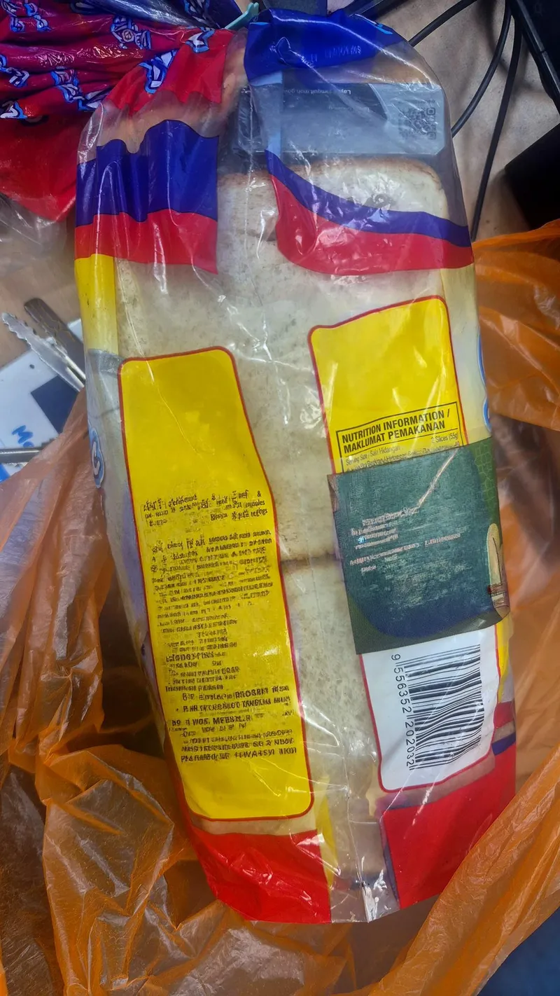 Pria Ini Sembunyikan Rokok di Roti Pria Ini Sembunyikan Rokok di Roti, Langsung Diciduk Petugas