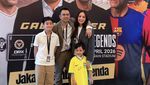 Momen Rafathar dan Rayyanza Foto Bareng-Minta Tanda Tangan Ronaldo