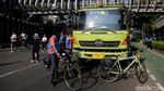 Saat Truk Mogok di Tengah CFD Jakarta