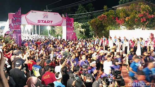 Sebanyak 11 ribu peserta mengikuti ajang Kemala Run 2026 di Gianyar, Bali, Minggu (19/4/2026). (Foto: Abid Ahmad Ibrahim/detikBali)