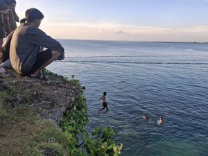 Cliff Jumping: Olahraga Menantang yang Lagi Tren di Kalangan Anak Muda Bali