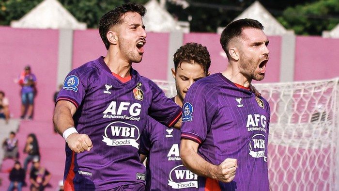 Selebrasi gol penggawa Persik Kediri