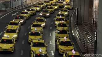 Jangan Kaget! Di China Ada Taksi 'Ferrari Kuning'